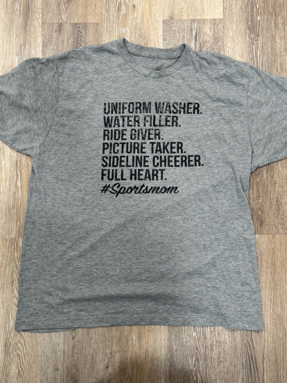 #Sportsmom Graphic T-Shirt in Heather Gray